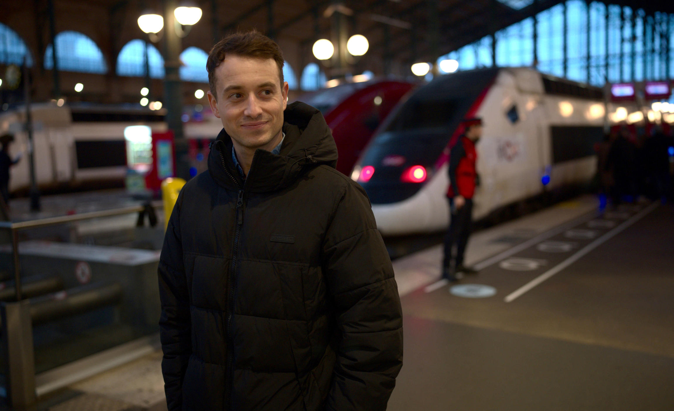 « Sur le front » avec Hugo Clément : « Pourquoi le train est-il toujours plus cher ? »